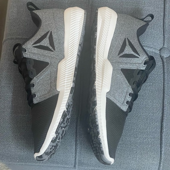 Reebok Mens Hydrorush TR
Black Gray Running Shoes
Sneakers - Size 8 - Picture 5 of 13